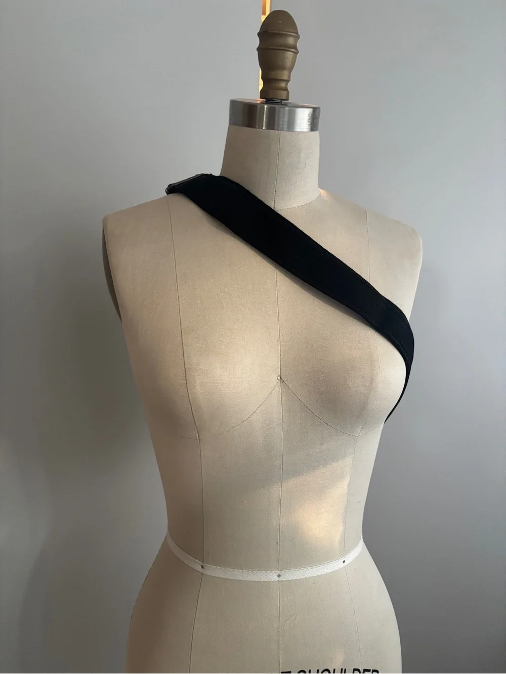 Sherpani Silver Gray Metro Sling Pack